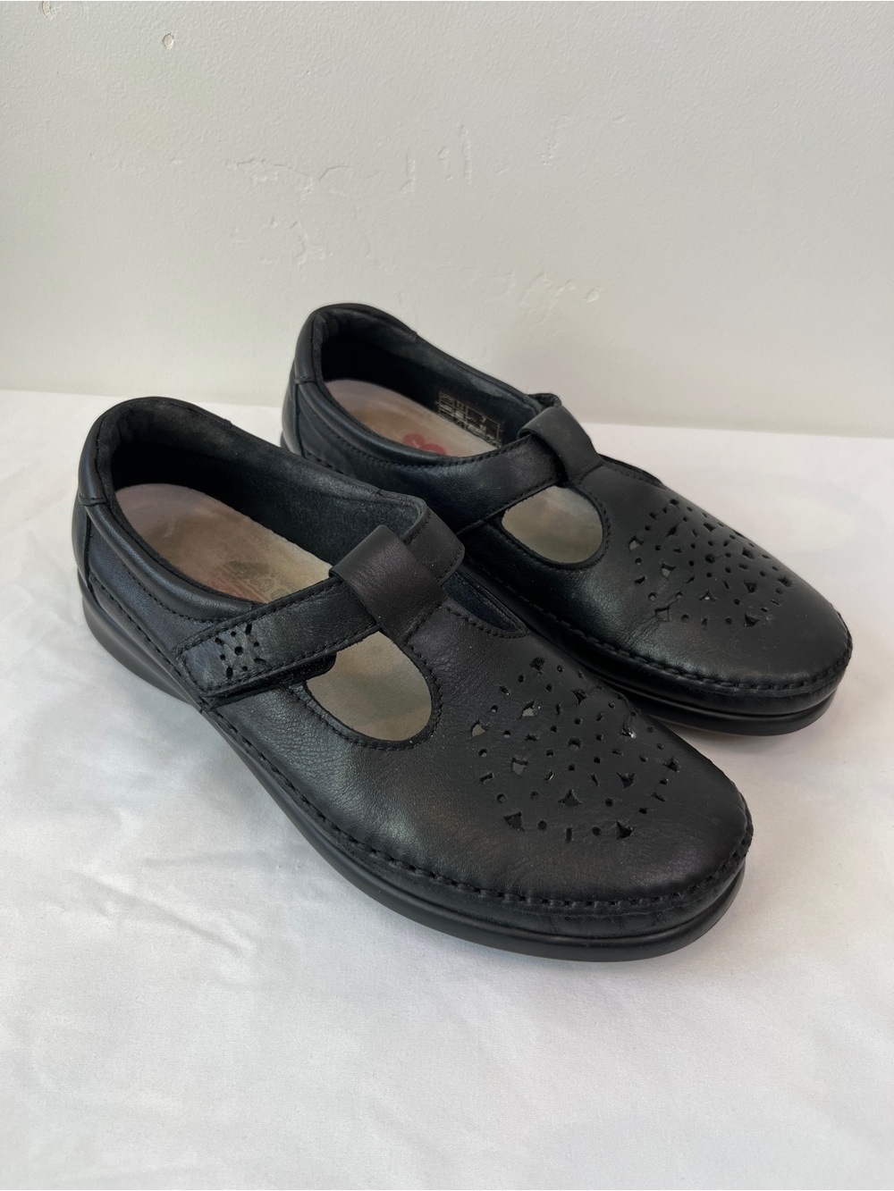 SAS Willow Black Leather Laser Cut Floral T Strap Mary Jane Shoes Womens 7 M